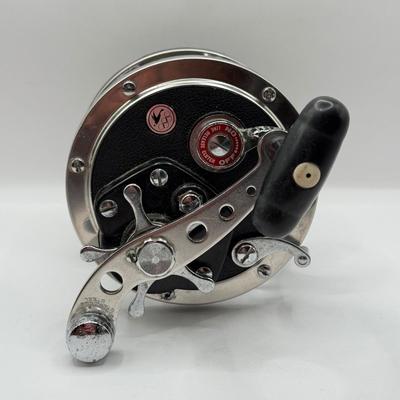 LOT 63L: Olympic DS3 Dohlzuki 500 DC Fishing Reel