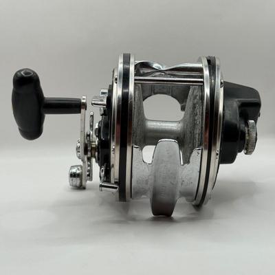 LOT 63L: Olympic DS3 Dohlzuki 500 DC Fishing Reel