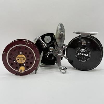 LOT 66L: Vintage Fishing Reels: Daiwa 232, South Bend 1122 & Ocean City 80