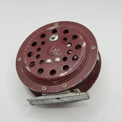 LOT 66L: Vintage Fishing Reels: Daiwa 232, South Bend 1122 & Ocean City 80