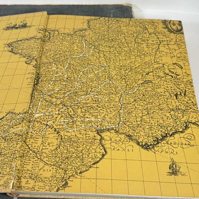 LOT 71L: Vintage Books: 1939 Pinocchio, 1952 Currier & Ives’ America & 1966 The Great Pilgrimage of the Middle Ages