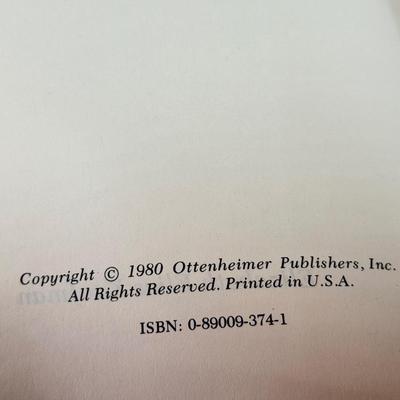 LOT 72F: Vintage Art Books: Norman Rockwell, Far Side, Frank Lloyd Wright & More