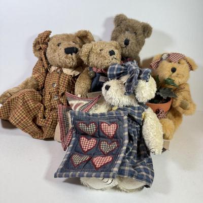 LOT 74K: Boyd’s Stuffed Bears Collection