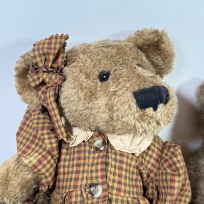 LOT 74K: Boyd’s Stuffed Bears Collection