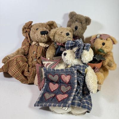 LOT 74K: Boyd’s Stuffed Bears Collection