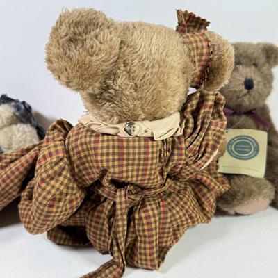 LOT 74K: Boyd’s Stuffed Bears Collection