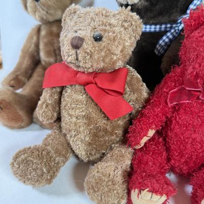 LOT 75K: Stuffed Bears: Lenox, Snuggle, Heunec & More