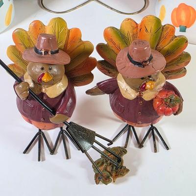 LOT 82L: Vintage Fall/Thanksgiving Themed, Figurines, S&P Shakers, Stained Glass, Candles & Candle Votives