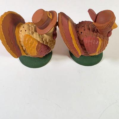 LOT 82L: Vintage Fall/Thanksgiving Themed, Figurines, S&P Shakers, Stained Glass, Candles & Candle Votives