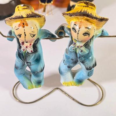 LOT 82L: Vintage Fall/Thanksgiving Themed, Figurines, S&P Shakers, Stained Glass, Candles & Candle Votives