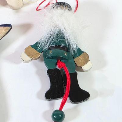 LOT 88F: Jim Shore 2006 Nativity Star With Assorted Vintage Christmas Ornaments