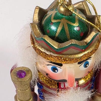 LOT 88F: Jim Shore 2006 Nativity Star With Assorted Vintage Christmas Ornaments