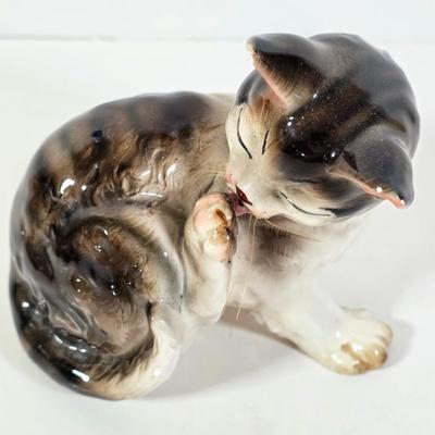 LOT 92D: Vintage Goebel Persian Kitten/Cat Figurine & Ceramic Royal Doulton Tabby Cat Figurine