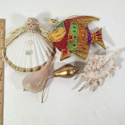LOT 95D: Vintage Ceramic Fish Platter, Seashore Themed Tiles & Assorted Seashore Ornaments