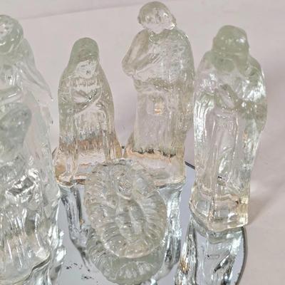 LOT 97D: Vintage Crystal Nativity Set, Sitting On Removable Mirror Base