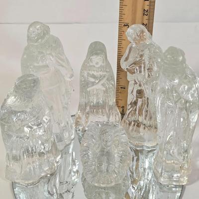 LOT 97D: Vintage Crystal Nativity Set, Sitting On Removable Mirror Base