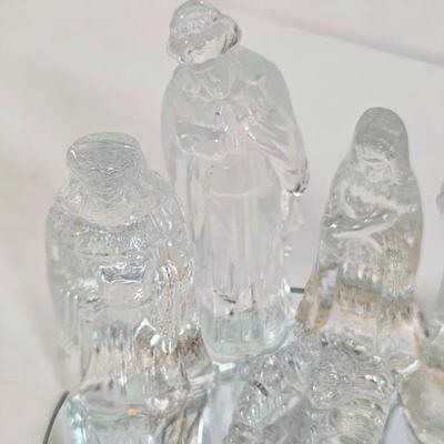 LOT 97D: Vintage Crystal Nativity Set, Sitting On Removable Mirror Base