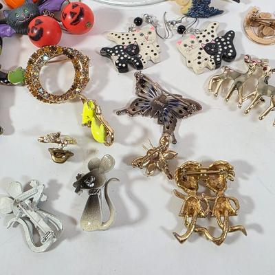 LOT 98D: Collection Of Vintage Costume Jewelry, Includes Holiday Themed Pins, Earrings & A Clear Glass Bowl W/Lid