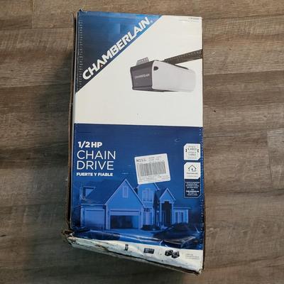 LOT 104: Chamberlain Chain Drive Garage Automatic Opener New in Box Model LW2200