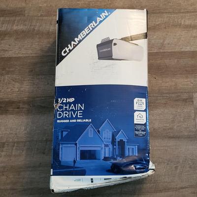 LOT 104: Chamberlain Chain Drive Garage Automatic Opener New in Box Model LW2200