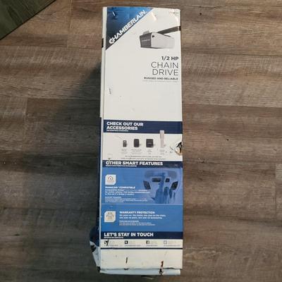 LOT 104: Chamberlain Chain Drive Garage Automatic Opener New in Box Model LW2200