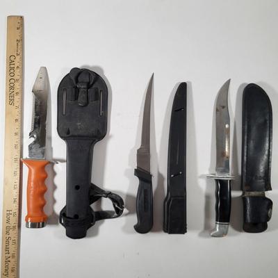 LOT 106: Three Various Outdoor Sportsman Knives with Holders