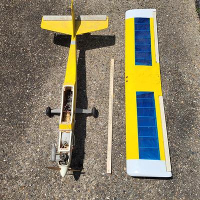 LOT 109: Tri-Color Model Airplane with Gas Engine