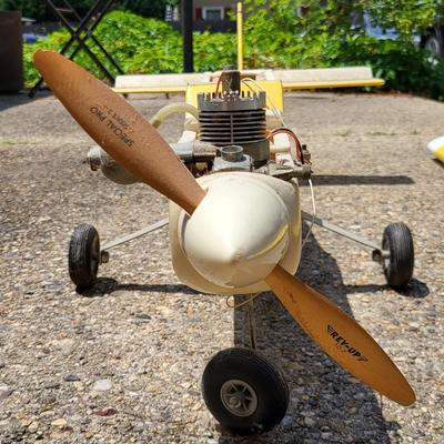 LOT 109: Tri-Color Model Airplane with Gas Engine