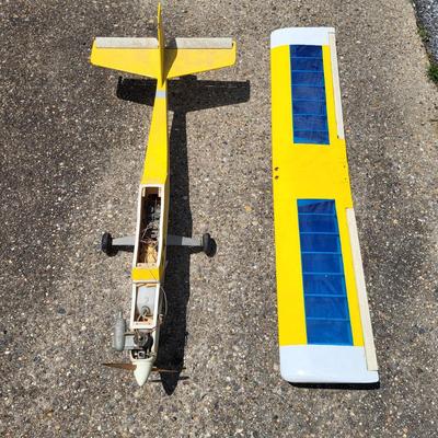 LOT 109: Tri-Color Model Airplane with Gas Engine