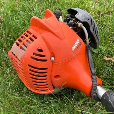 LOT 121G: Gas Powered Red Max BC225DL Komatsu Zenoah Co Weed Trimmer and Echo PE-225 Edger
