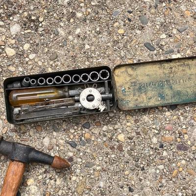 LOT 124G: Porter Cable Quicksand Sander in Case with Collection of Vintage Tools