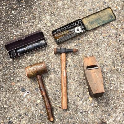 LOT 124G: Porter Cable Quicksand Sander in Case with Collection of Vintage Tools
