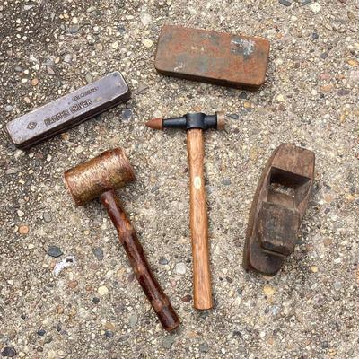 LOT 124G: Porter Cable Quicksand Sander in Case with Collection of Vintage Tools