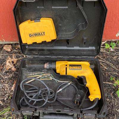 LOT 128G: Dewalt D21007 Electric Drill / Drill Bits in Cases, Dremel Multi-Max in Case and Mini Die Grinder