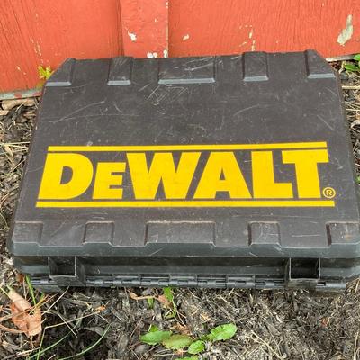 LOT 128G: Dewalt D21007 Electric Drill / Drill Bits in Cases, Dremel Multi-Max in Case and Mini Die Grinder