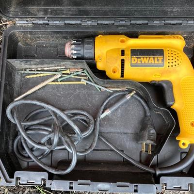 LOT 128G: Dewalt D21007 Electric Drill / Drill Bits in Cases, Dremel Multi-Max in Case and Mini Die Grinder