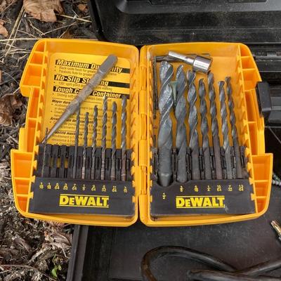 LOT 128G: Dewalt D21007 Electric Drill / Drill Bits in Cases, Dremel Multi-Max in Case and Mini Die Grinder