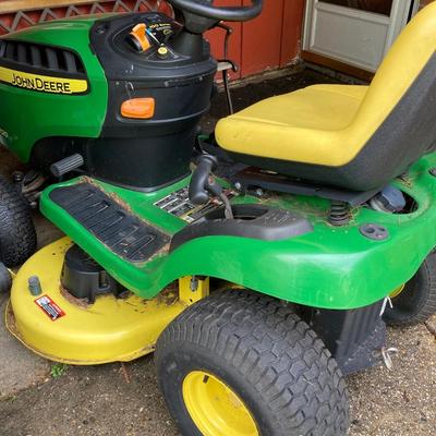 LOT 129P: John Deere E120 Riding Lawn Mower