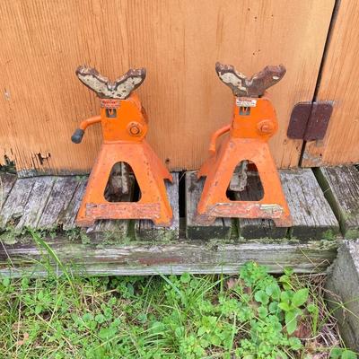 LOT 131S: Automotive Lot - Rolling Seat, Stands, Car Waxer, Hanging Light / Power Cord, Funnel, Sun Inductive Timing Light Model 7501 and...