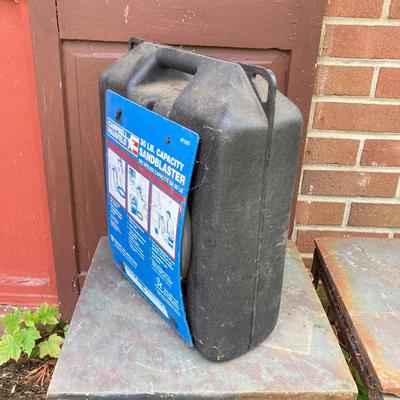 LOT 138G: Campbell Hausfeld Sandblaster with Diablo Hose