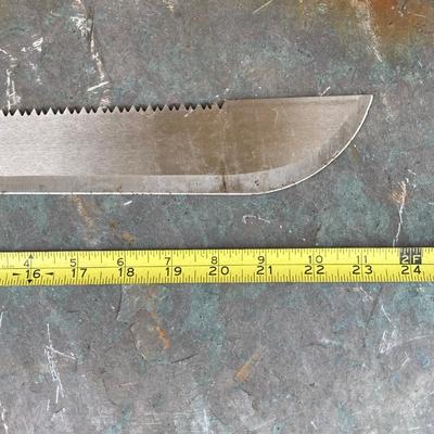 LOT 140G: Machete Style Knife with Sheath