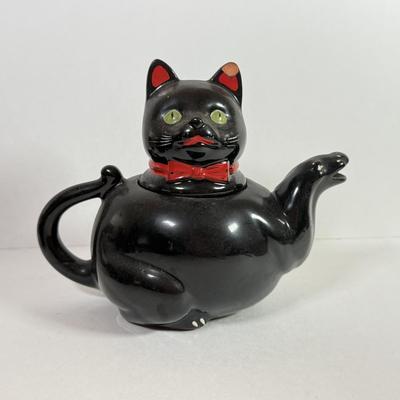 LOT 143L: Black Cat Collection: Vintage Virginia Cigarette Box, Teapot, Vase & More
