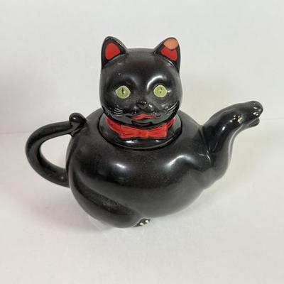 LOT 143L: Black Cat Collection: Vintage Virginia Cigarette Box, Teapot, Vase & More