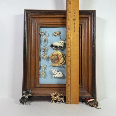 LOT 152L: Collection of Vintage Cat Pins and Brooches