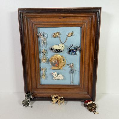 LOT 152L: Collection of Vintage Cat Pins and Brooches