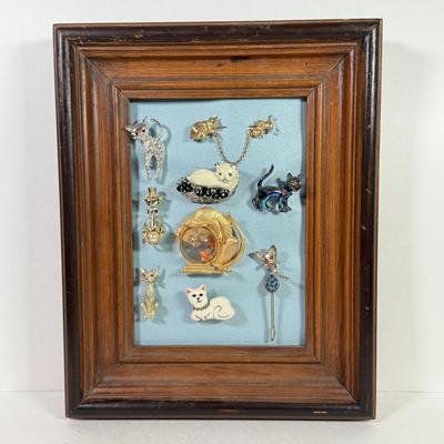 LOT 152L: Collection of Vintage Cat Pins and Brooches