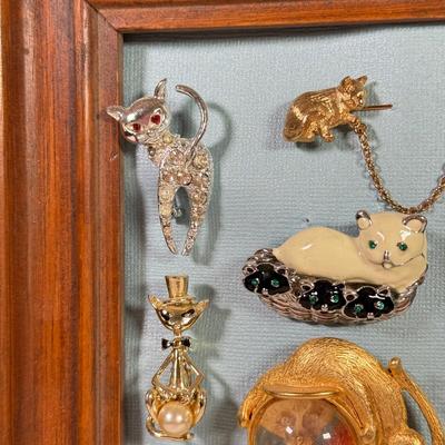 LOT 152L: Collection of Vintage Cat Pins and Brooches