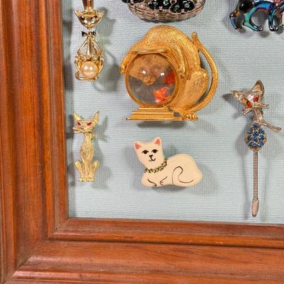 LOT 152L: Collection of Vintage Cat Pins and Brooches