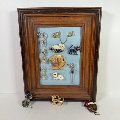 LOT 152L: Collection of Vintage Cat Pins and Brooches
