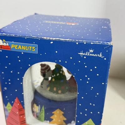 LOT 154L: Merry Christmas, Charlie Brown! Tree w/ Box, Snowglobe